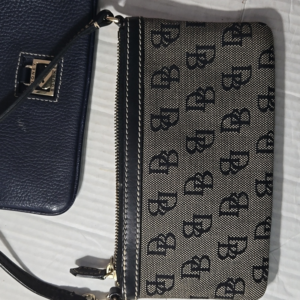 Dooney &bourke Mini - Picture 8 of 9